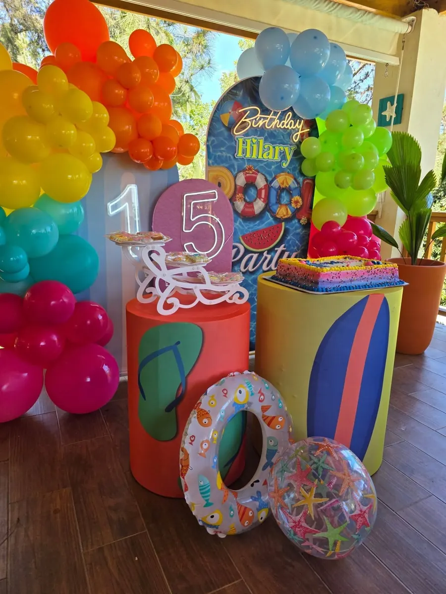 Decoración pool party - Quinceañero de Hilary